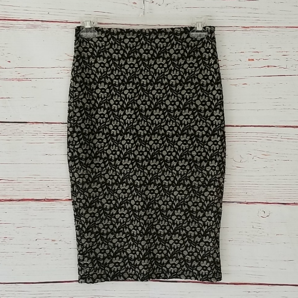 MONO B // stretch floral textured pencil skirt